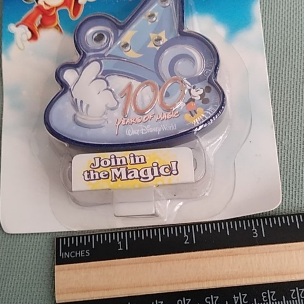 WDW MAGICAL MOMENTS PIN - Picture 8 of 9